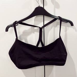 Lululemon sports bra in great condition!